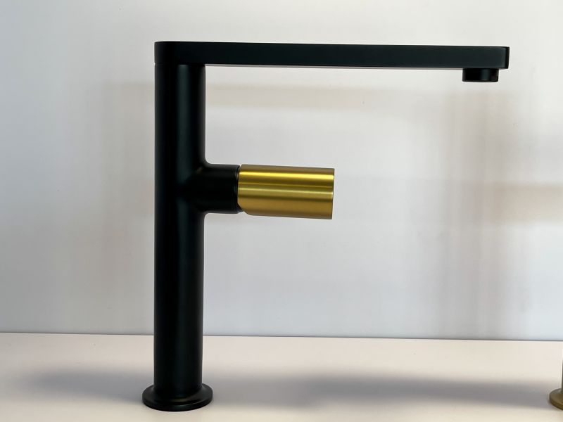 black sink mixer.jpg black sink mixer.jpg