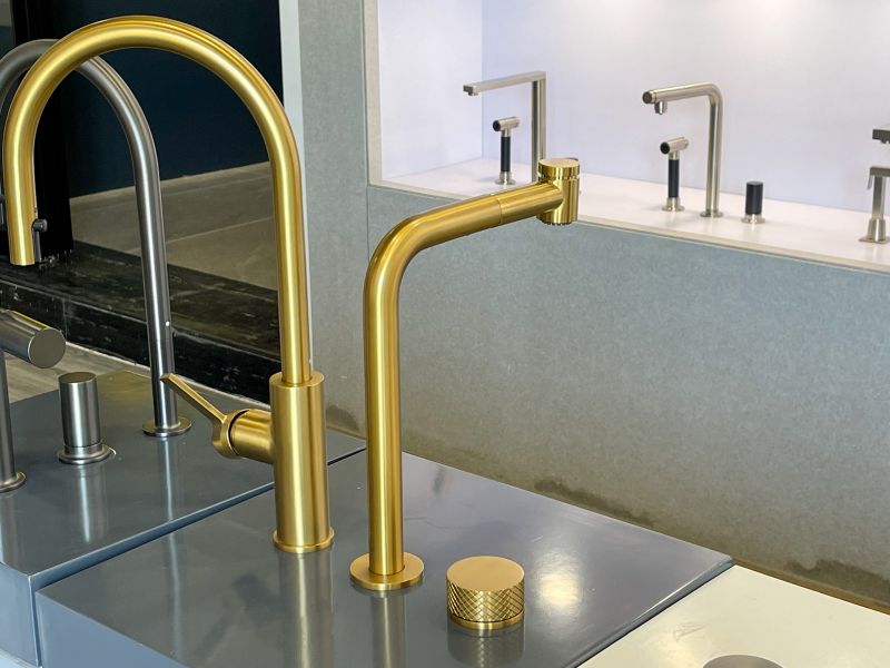 pull out tap.jpg pull out tap.jpg